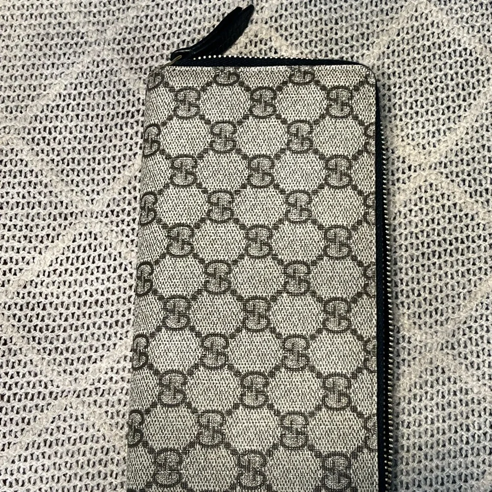 Gucci Black and Cream GG Pattern Wallet - Picture 7 of 11